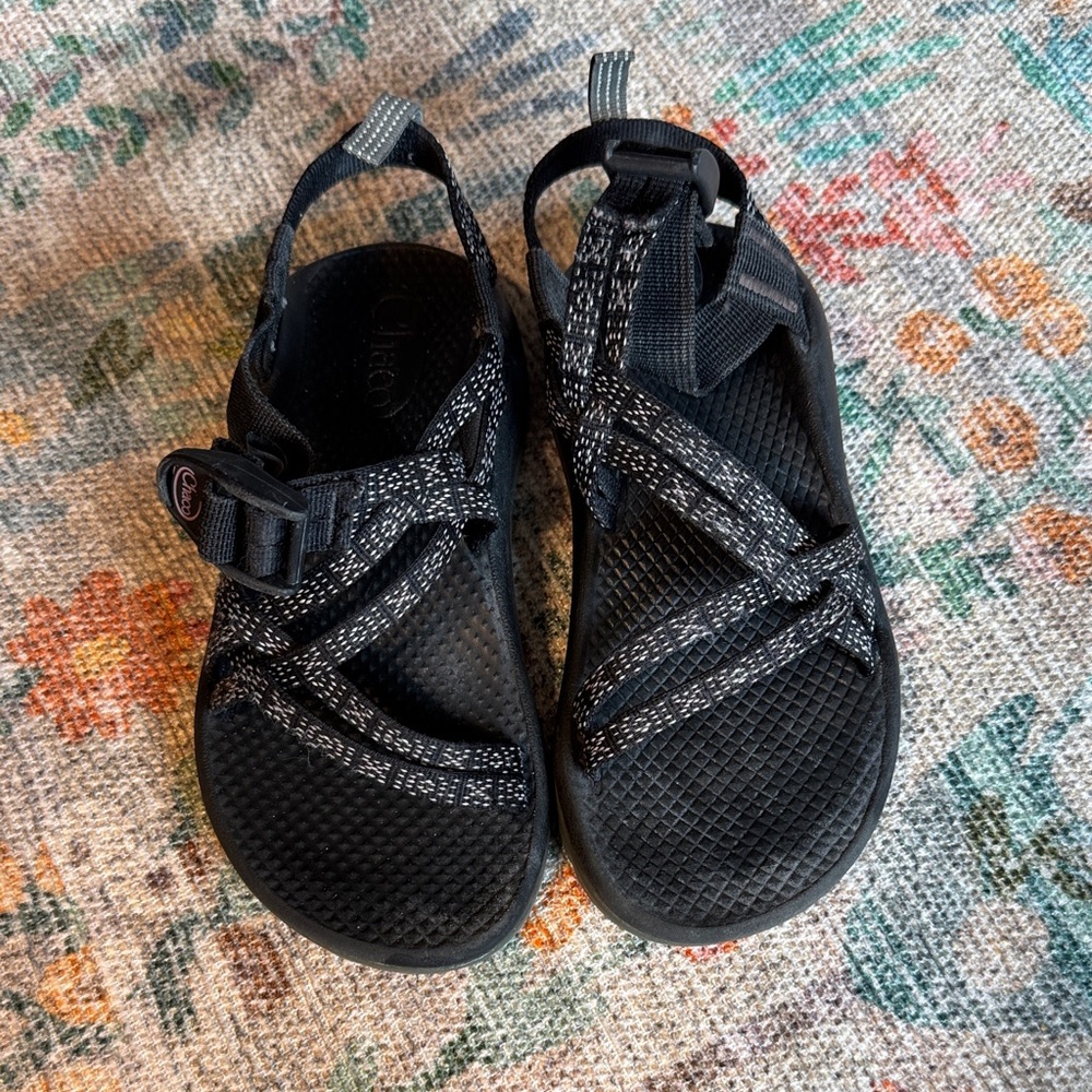 Chaco Kids Size 4 ZX/1 Black and White Sandals GUC - Picture 2 of 4
